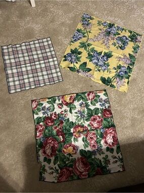 4 Longaberger cloth linens. Use as napkins, or table scarves or basket decor.
